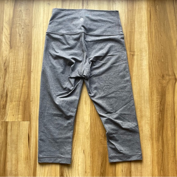 Lululemon Wunder Under Hi-Rise 1/2 Tight *Luxtreme 17"
Heathered Black Size 6 - Picture 2 of 4